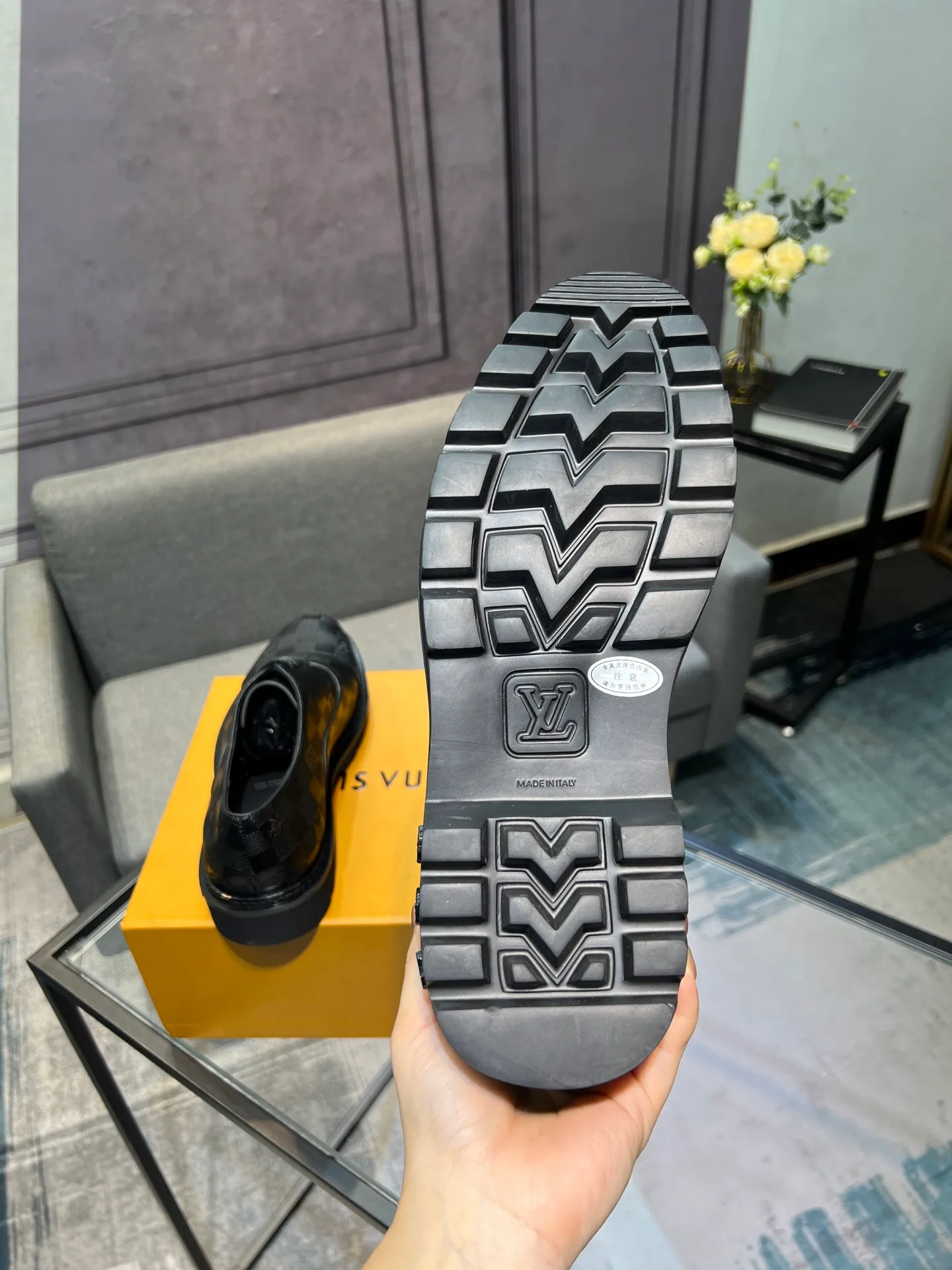 Men's shoes 💰820 [LV] - High-end quality - Upper: 🔝 tumbled cowhide, Nappa cowhide, brand logo sewn on shoe body - Lining: cowhide, foot pads; water-dyed cowhide - Outsole: TPR·rubber foam; two-color molded outsole -Super high quality control·Fine workmanship: highlighted (high-end·luxury·grade) -Size: 39-44 (38 45 can be customized)